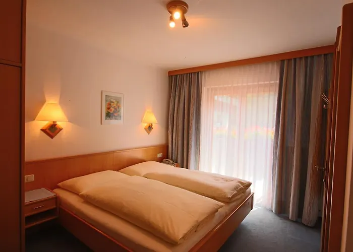 לינה וארוחת בוקר Riedlsperger 3*